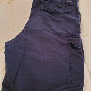 Izod Saltwater Blue Pin Stripe Cargo Shorts W 38 x L 10.5